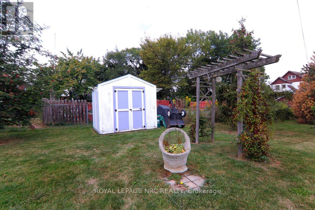 216 Highland Avenue, Fort Erie, Ontario  L2A 2X7 - Photo 25 - X12419353
