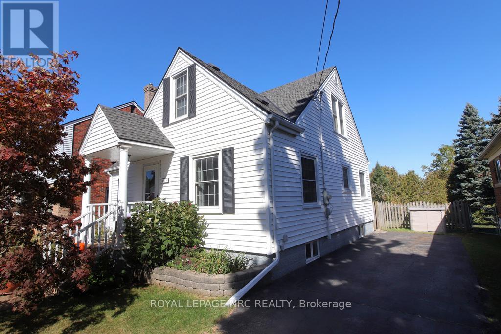 216 Highland Avenue, Fort Erie, Ontario  L2A 2X7 - Photo 3 - X12419353