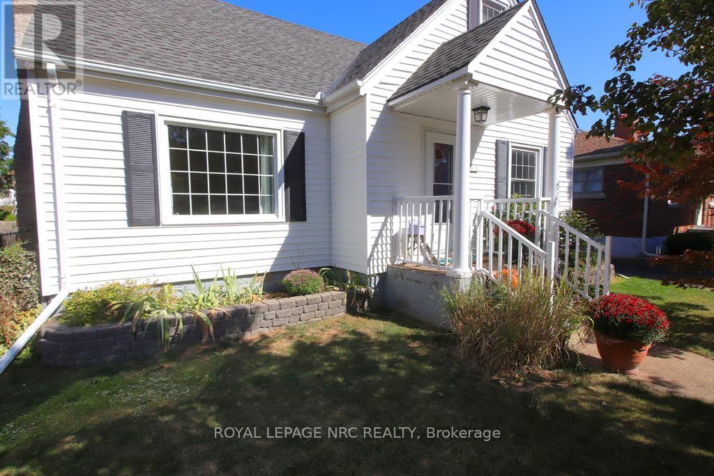216 Highland Avenue, Fort Erie, Ontario  L2A 2X7 - Photo 9 - X12419353
