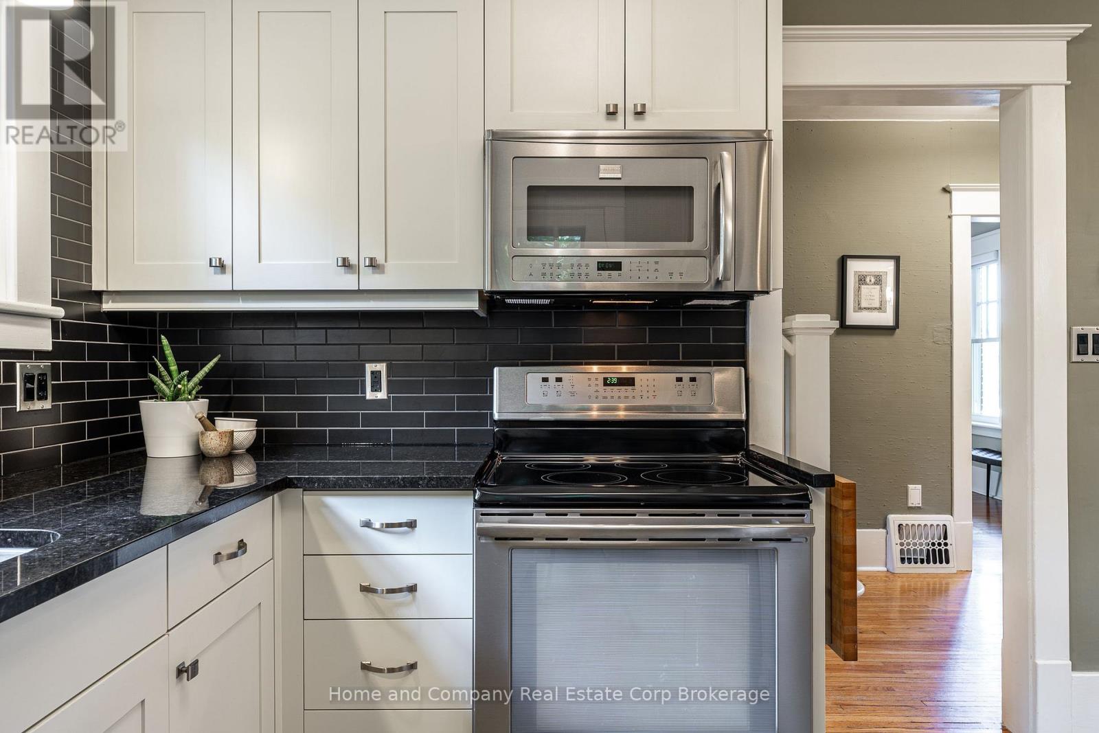 11 Water Street, Stratford, Ontario  N5A 3B9 - Photo 17 - X12419313