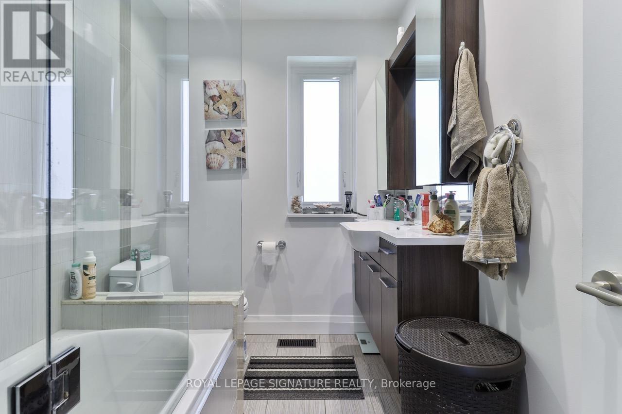 76 Berkinshaw Crescent, Toronto, Ontario  M3B 2T2 - Photo 16 - C12387891