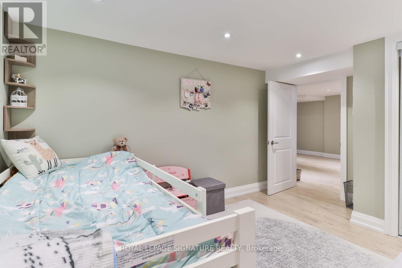 76 Berkinshaw Crescent, Toronto, Ontario  M3B 2T2 - Photo 19 - C12387891