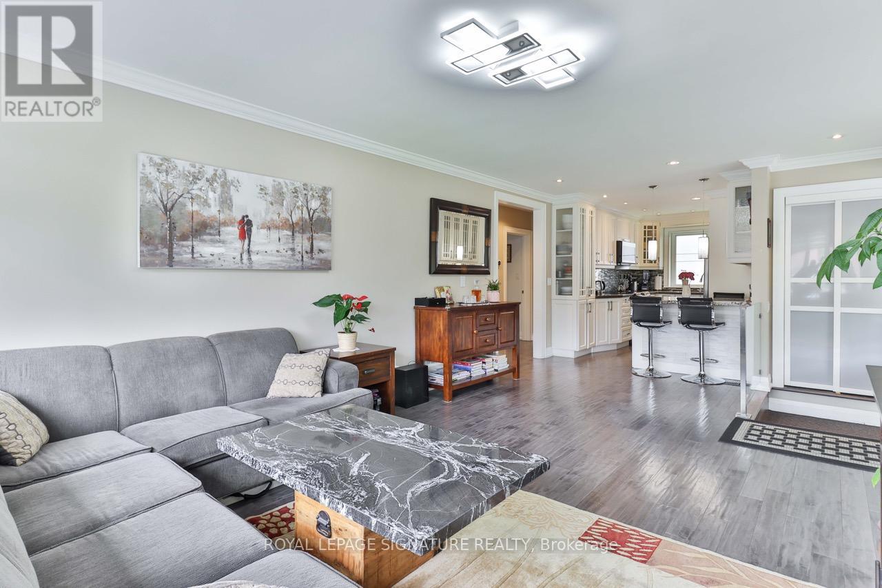76 Berkinshaw Crescent, Toronto, Ontario  M3B 2T2 - Photo 8 - C12387891
