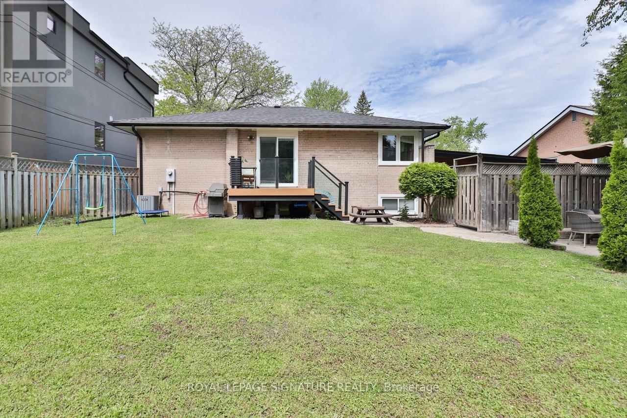 76 Berkinshaw Crescent, Toronto, Ontario  M3B 2T2 - Photo 23 - C12387891