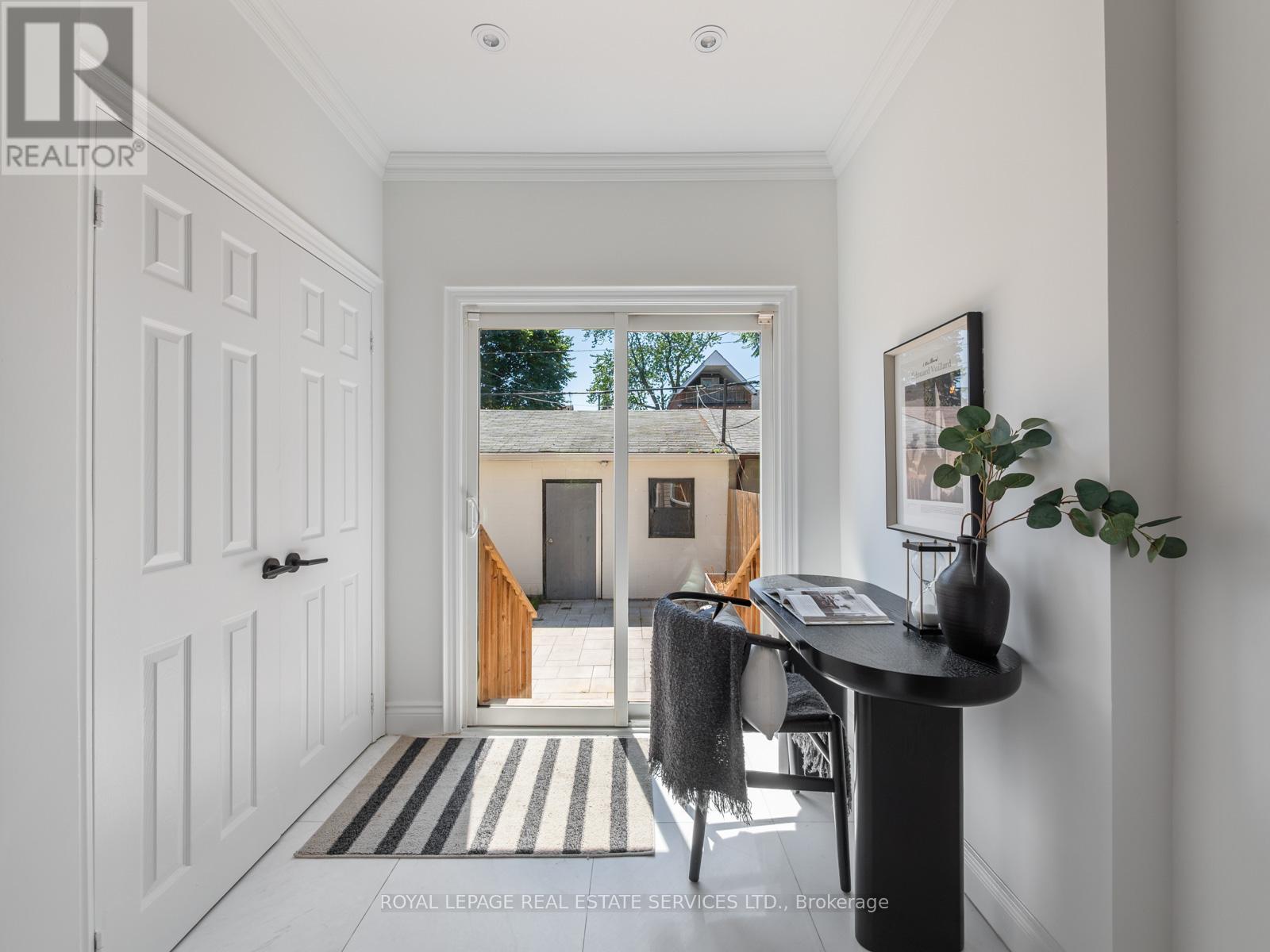 15 Melville Avenue, Toronto, Ontario  M6G 1Y1 - Photo 12 - W12419143