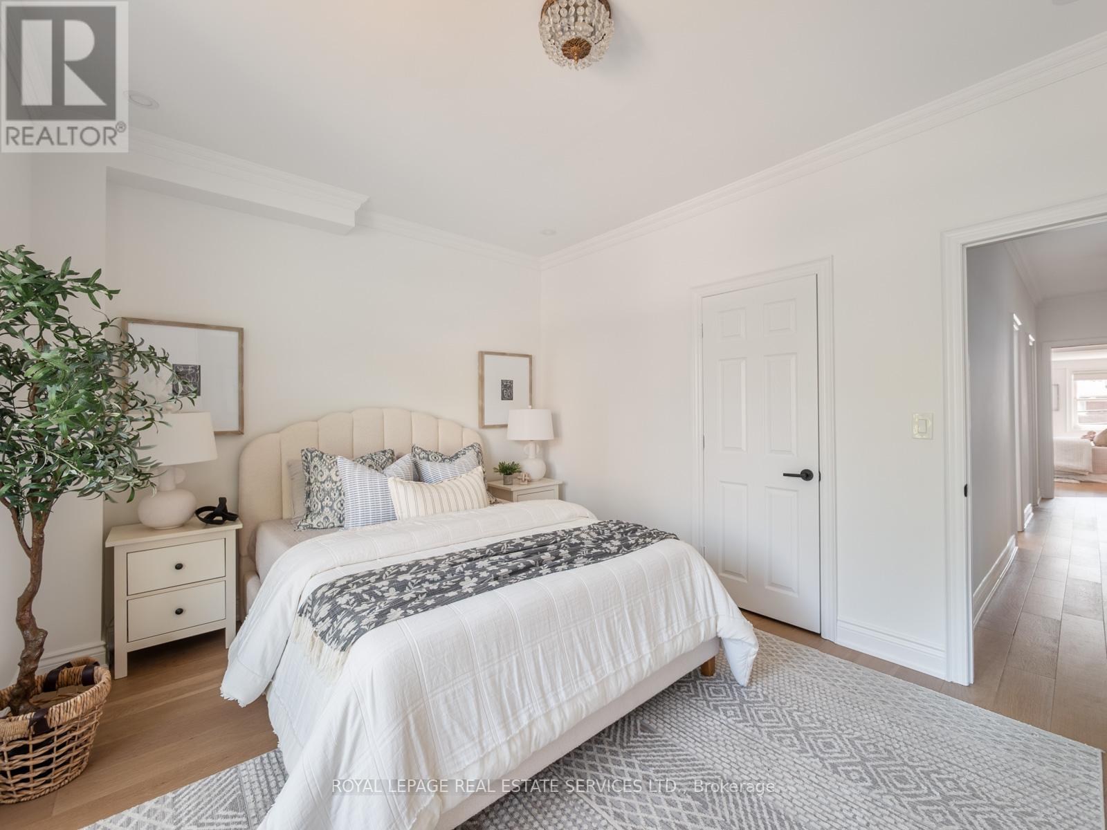 15 Melville Avenue, Toronto, Ontario  M6G 1Y1 - Photo 16 - W12419143