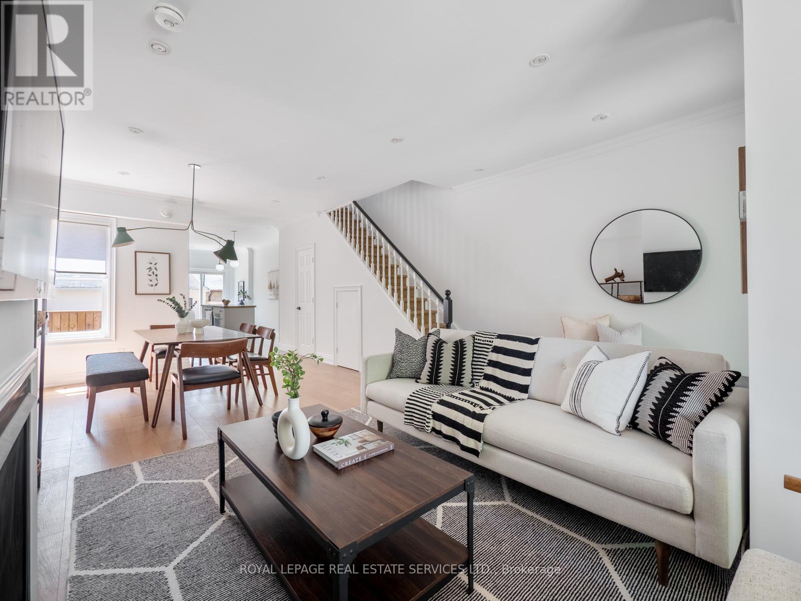 15 Melville Avenue, Toronto, Ontario  M6G 1Y1 - Photo 6 - W12419143