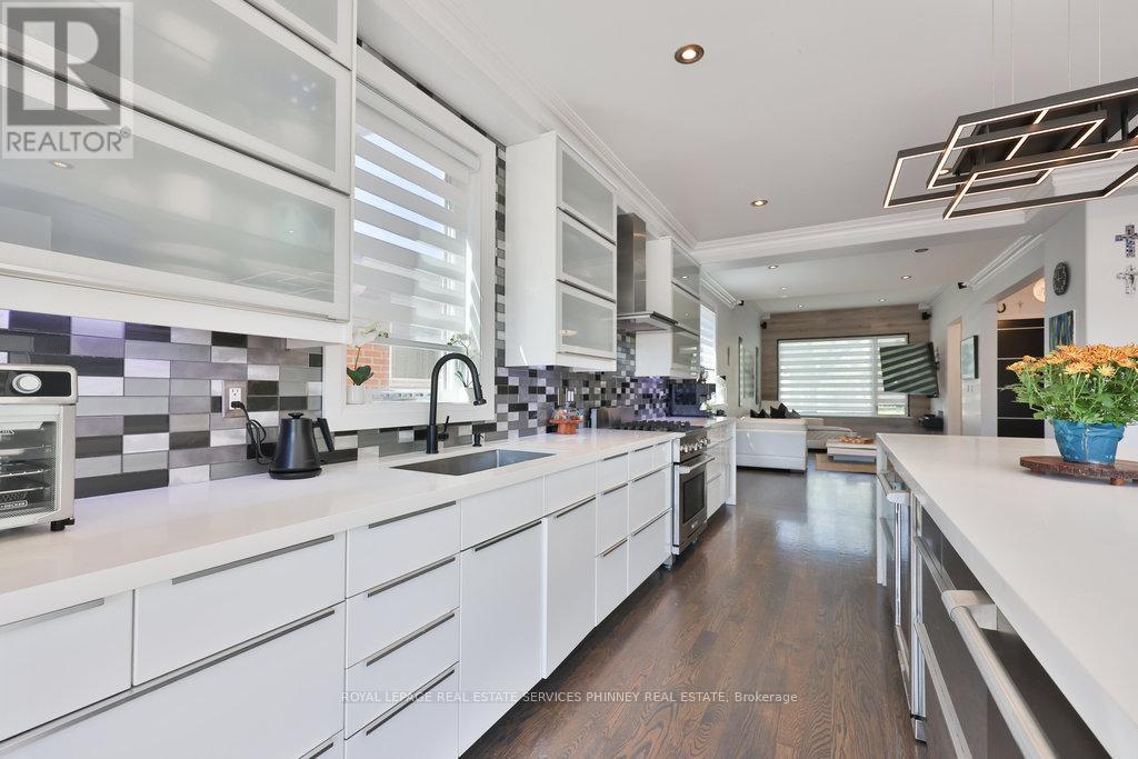 880 6th Street, Mississauga, Ontario  L5E 1N6 - Photo 18 - W12419148
