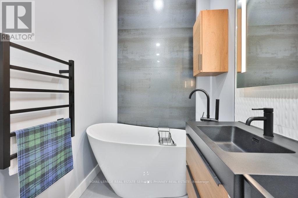880 6th Street, Mississauga, Ontario  L5E 1N6 - Photo 29 - W12419148