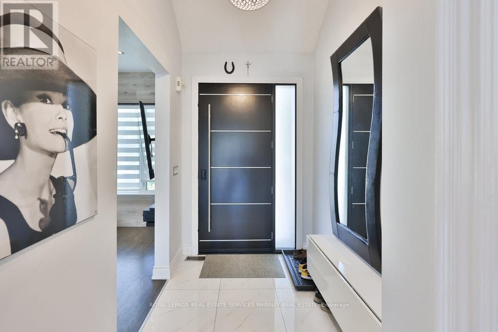 880 6th Street, Mississauga, Ontario  L5E 1N6 - Photo 5 - W12419148