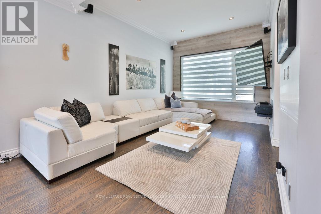 880 6th Street, Mississauga, Ontario  L5E 1N6 - Photo 7 - W12419148