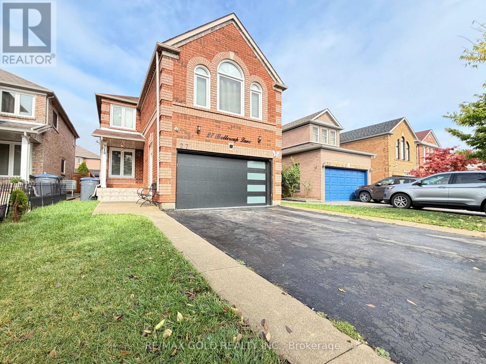 27 BUTTERCUP LANE, Brampton, Ontario