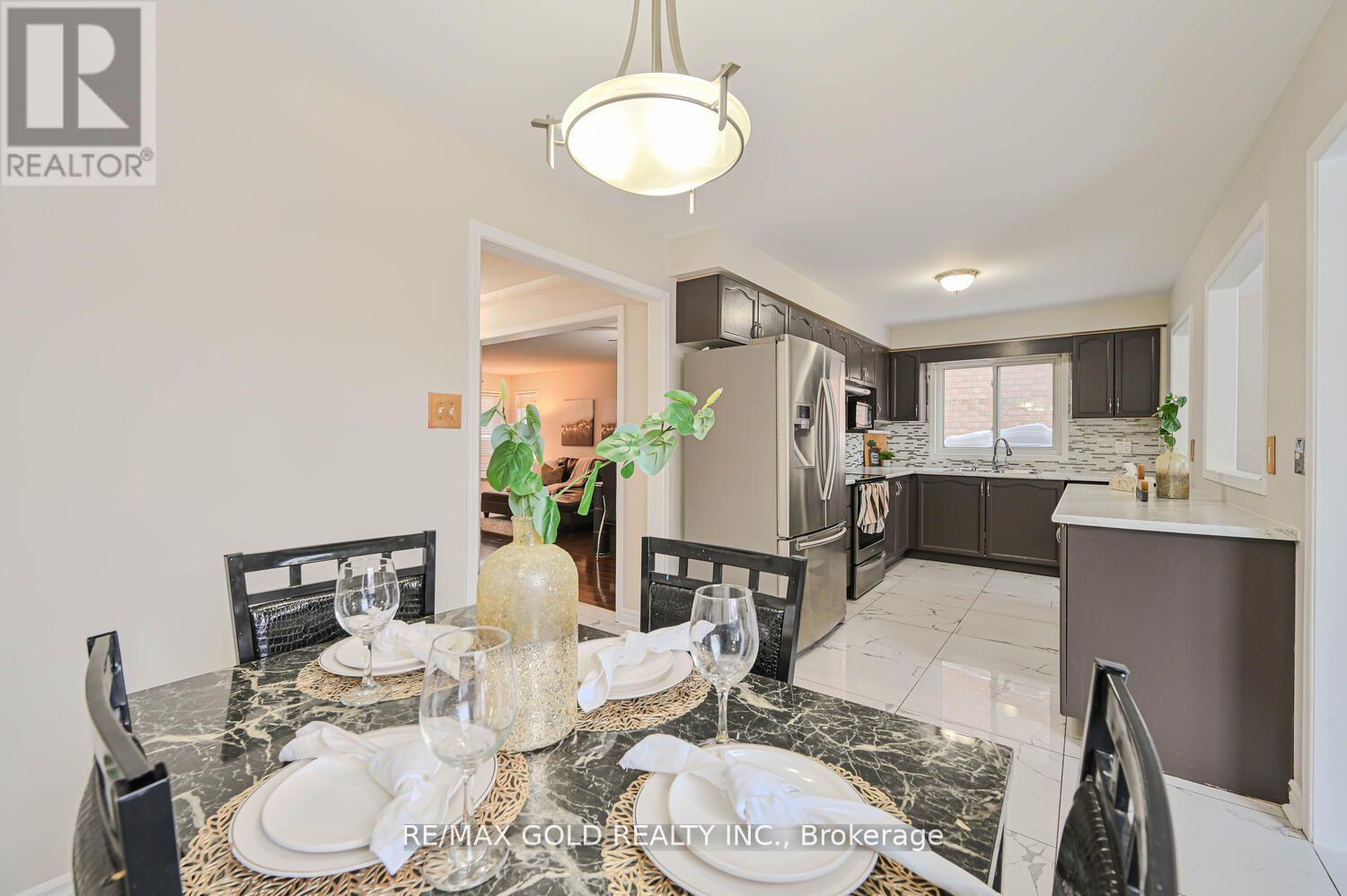 27 Buttercup Lane, Brampton, Ontario  L6R 1M9 - Photo 10 - W12419216