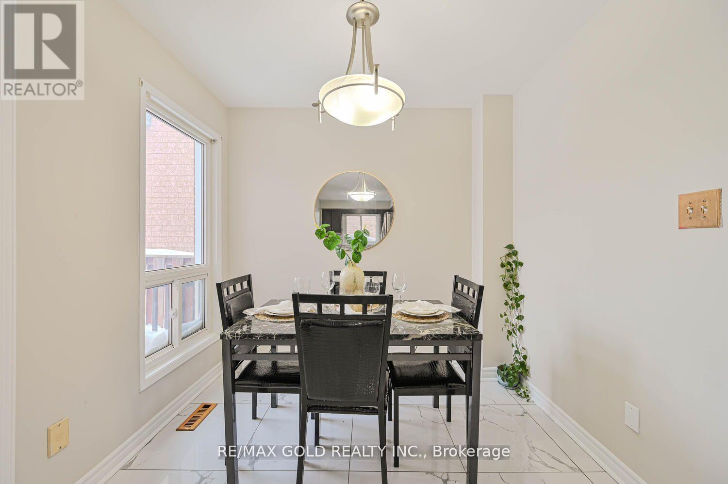 27 Buttercup Lane, Brampton, Ontario  L6R 1M9 - Photo 11 - W12419216