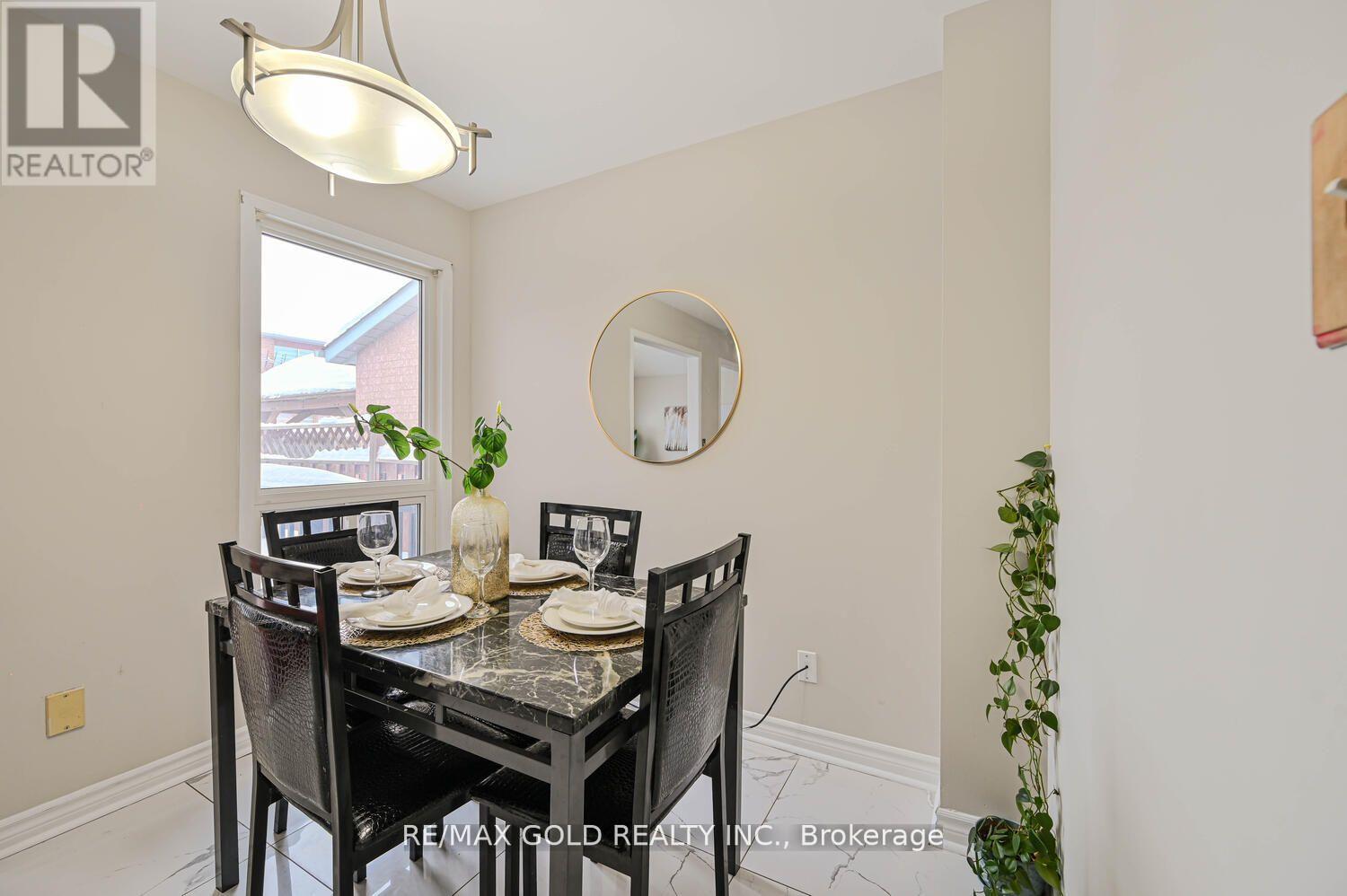 27 Buttercup Lane, Brampton, Ontario  L6R 1M9 - Photo 12 - W12419216