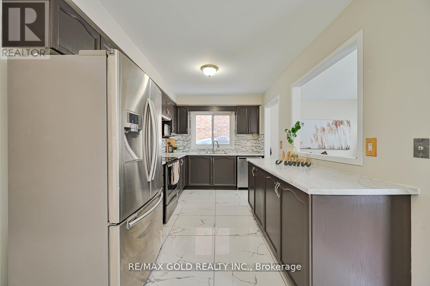 27 Buttercup Lane, Brampton, Ontario  L6R 1M9 - Photo 13 - W12419216