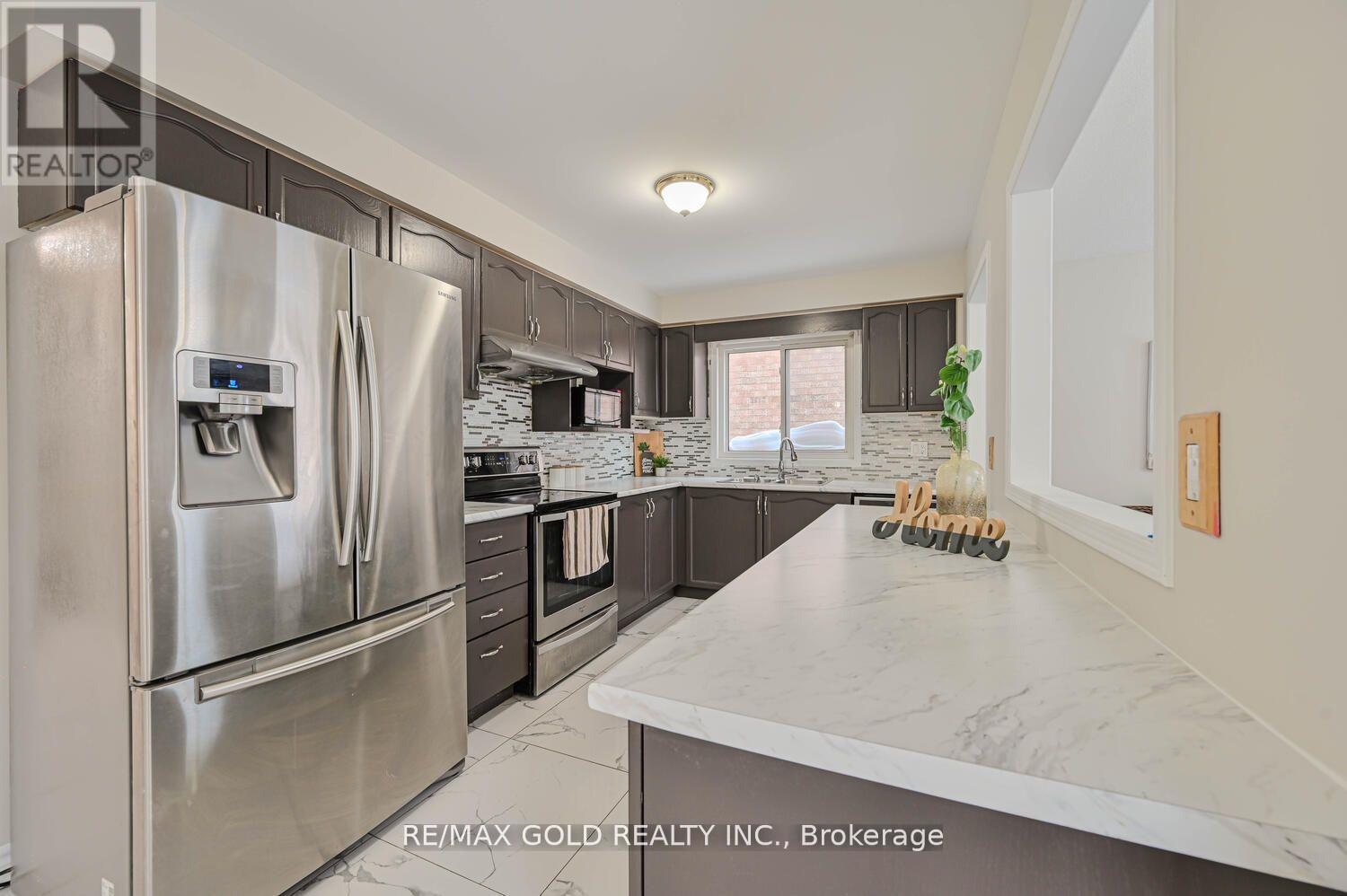 27 Buttercup Lane, Brampton, Ontario  L6R 1M9 - Photo 14 - W12419216
