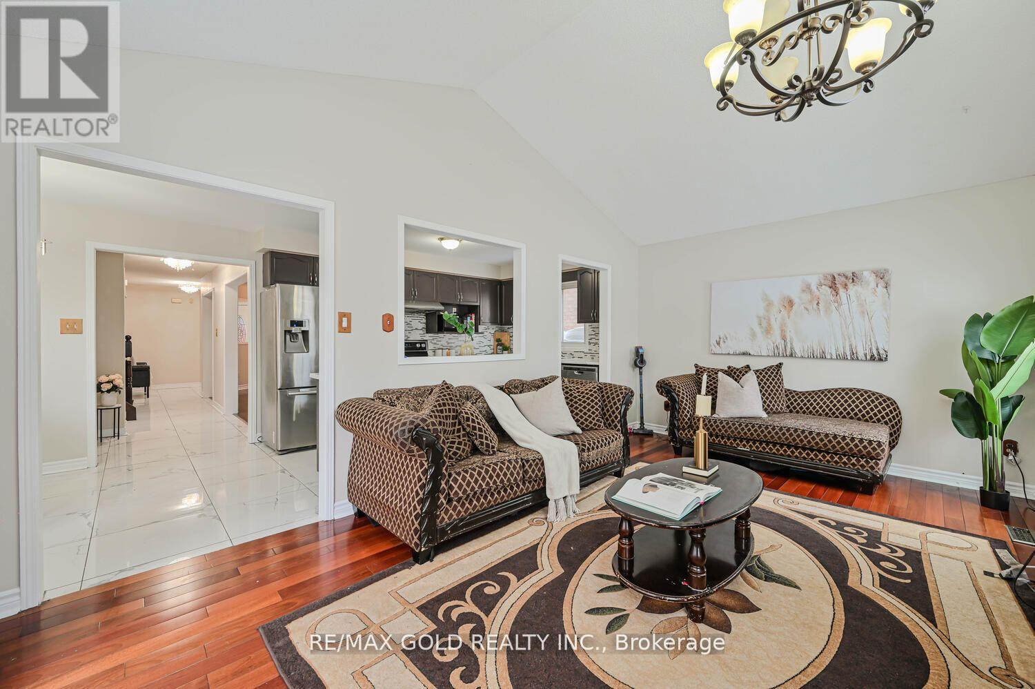 27 Buttercup Lane, Brampton, Ontario  L6R 1M9 - Photo 18 - W12419216
