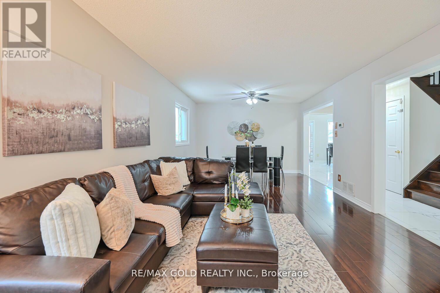 27 Buttercup Lane, Brampton, Ontario  L6R 1M9 - Photo 2 - W12419216
