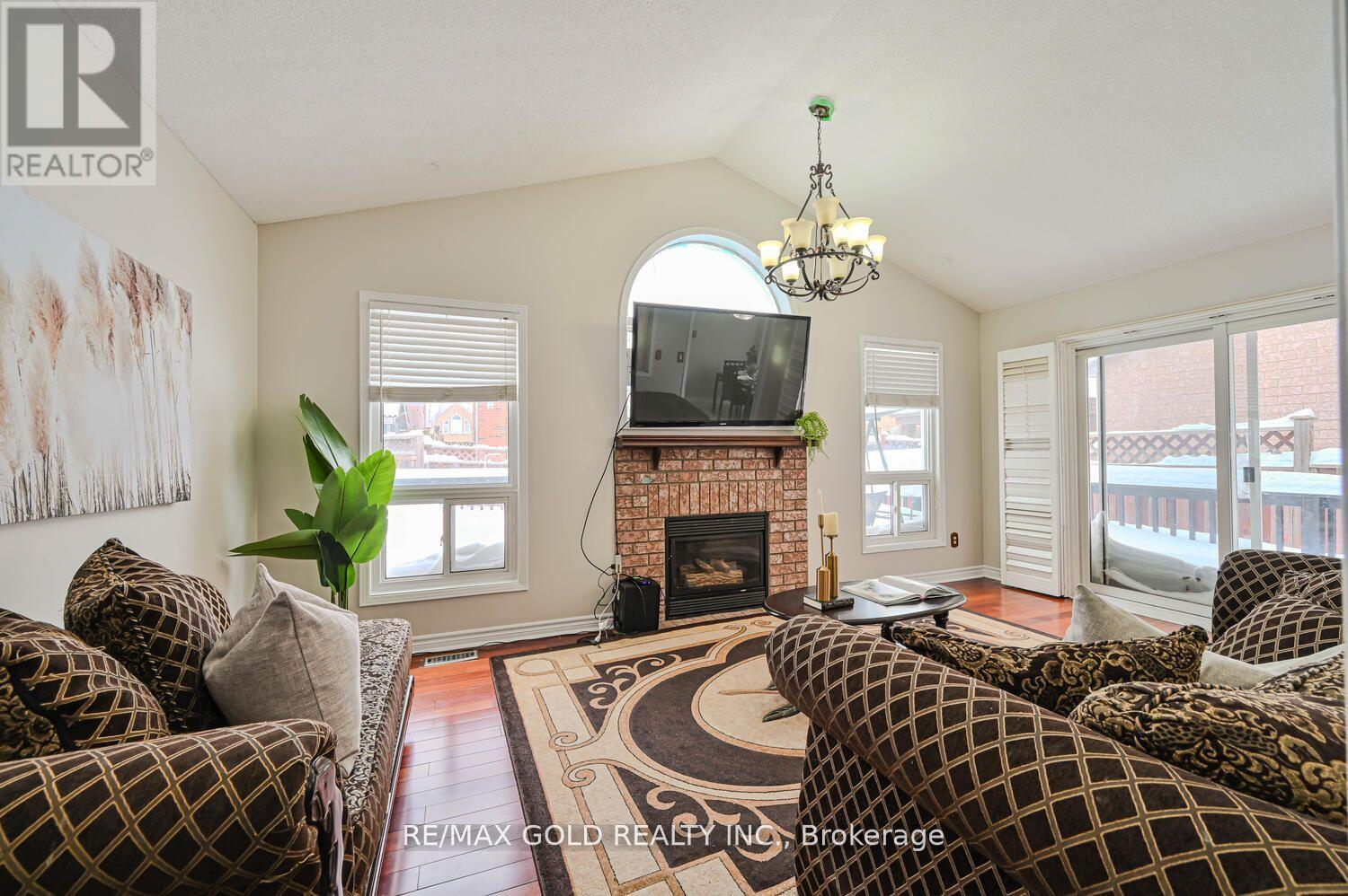 27 Buttercup Lane, Brampton, Ontario  L6R 1M9 - Photo 20 - W12419216