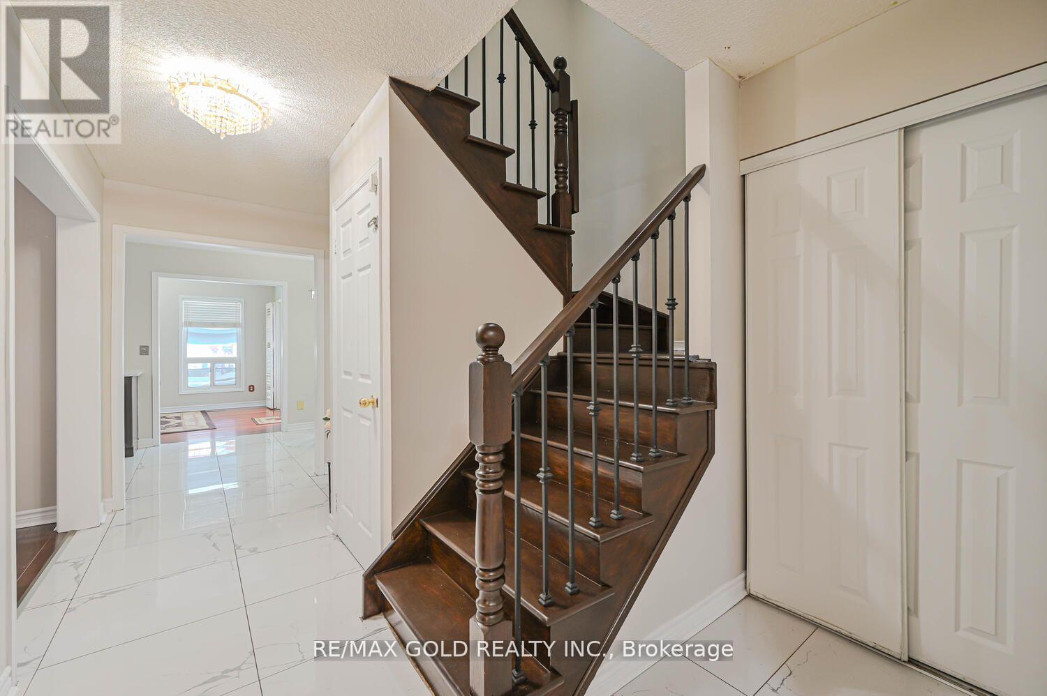27 Buttercup Lane, Brampton, Ontario  L6R 1M9 - Photo 24 - W12419216