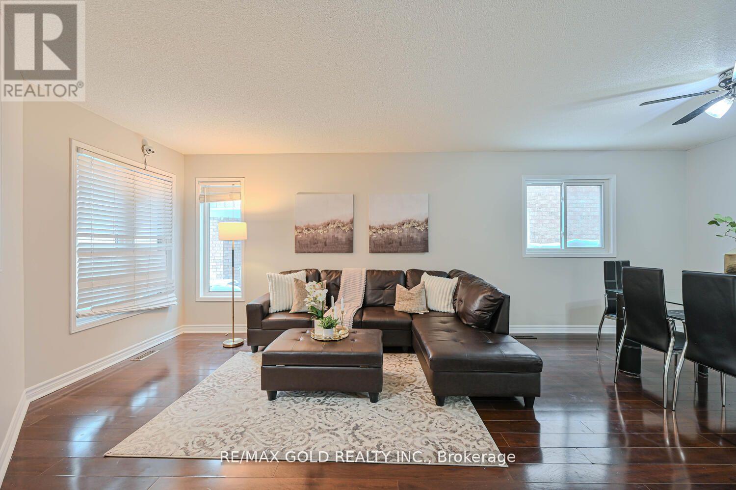 27 Buttercup Lane, Brampton, Ontario  L6R 1M9 - Photo 3 - W12419216