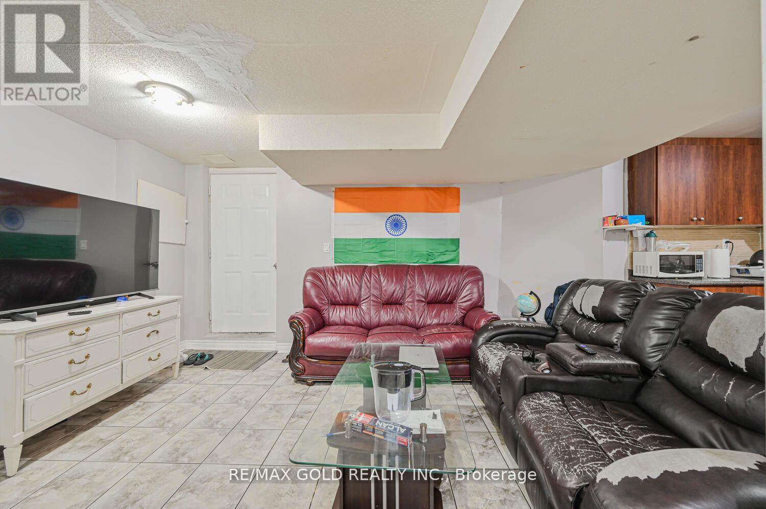 27 Buttercup Lane, Brampton, Ontario  L6R 1M9 - Photo 37 - W12419216