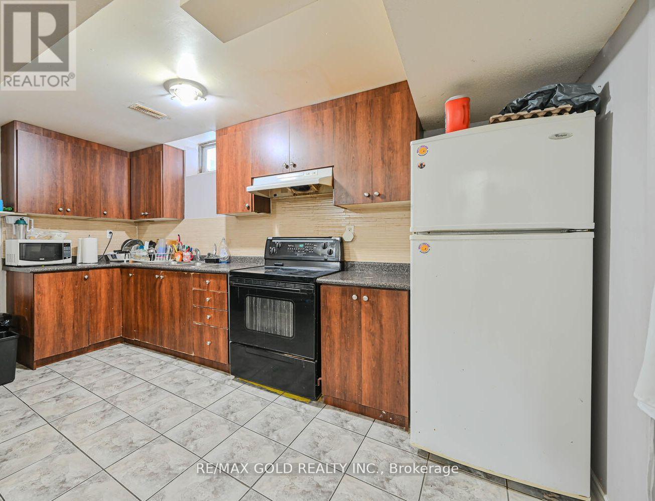 27 Buttercup Lane, Brampton, Ontario  L6R 1M9 - Photo 39 - W12419216