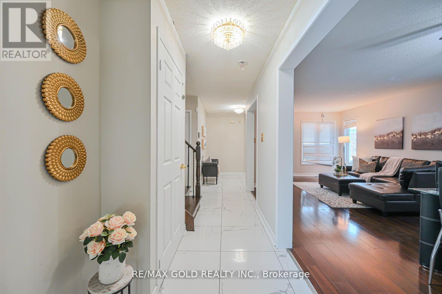 27 Buttercup Lane, Brampton, Ontario  L6R 1M9 - Photo 9 - W12419216