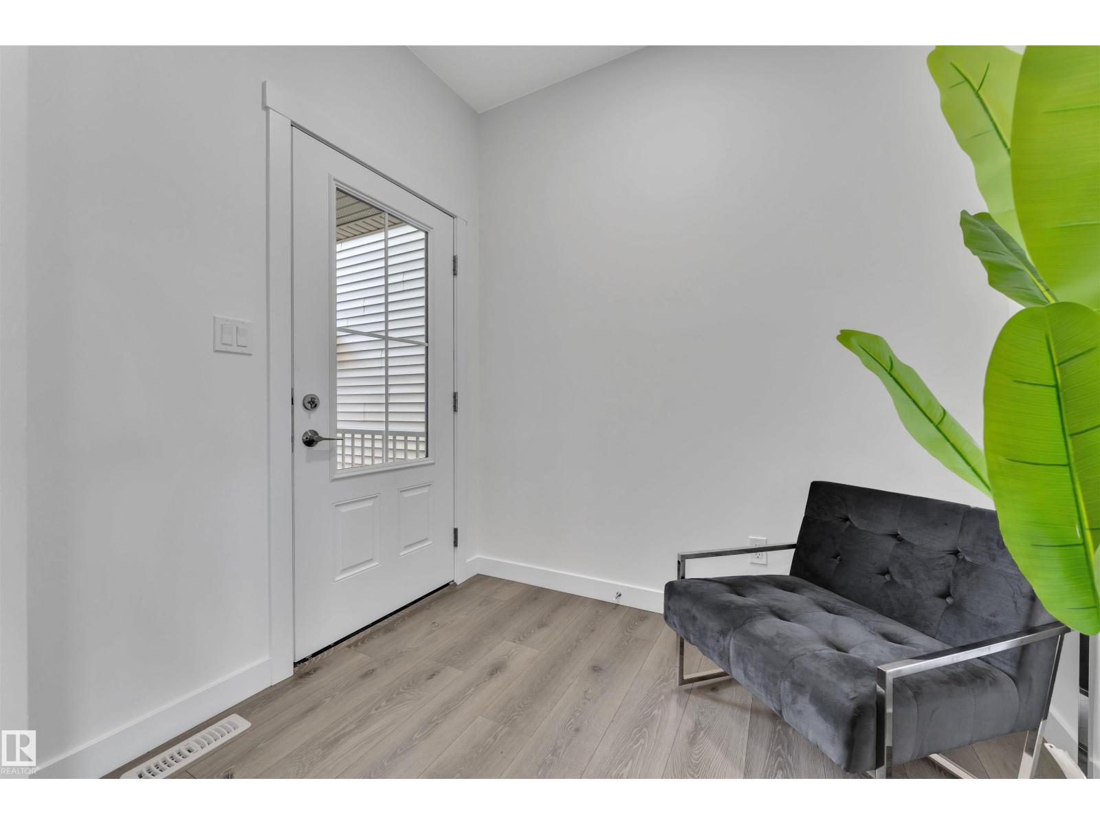 19131 29 Av Nw, Edmonton, Alberta  T6M 3B5 - Photo 3 - E4458926