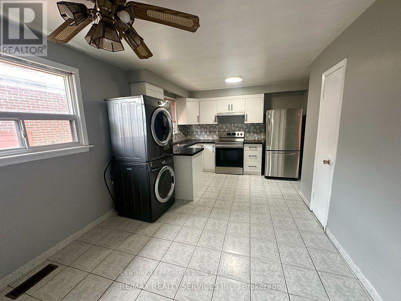 Upper - 7600 Middleshire Drive, Mississauga, Ontario  L4T 3S2 - Photo 2 - W12382115