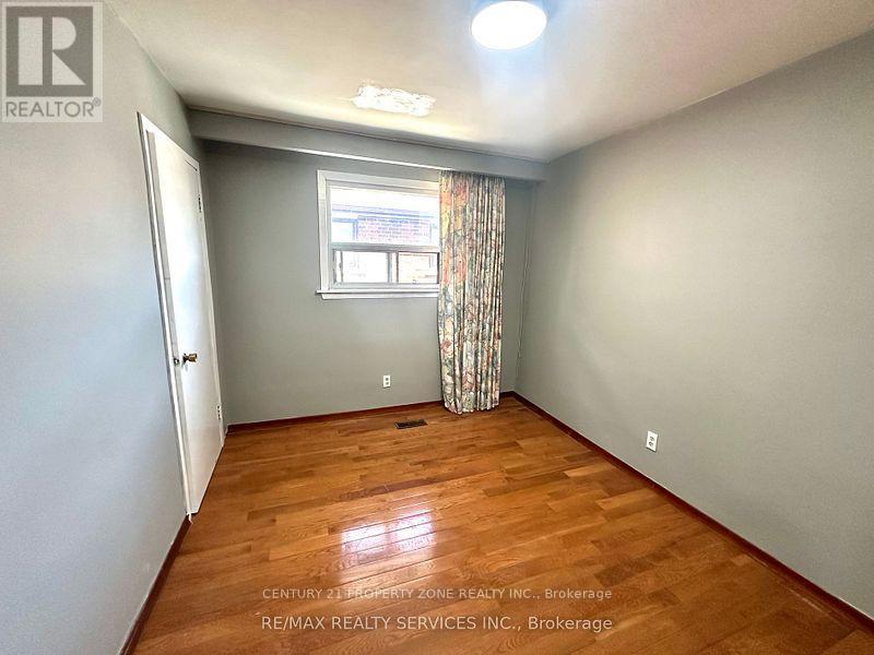 Upper - 7600 Middleshire Drive, Mississauga, Ontario  L4T 3S2 - Photo 11 - W12382115