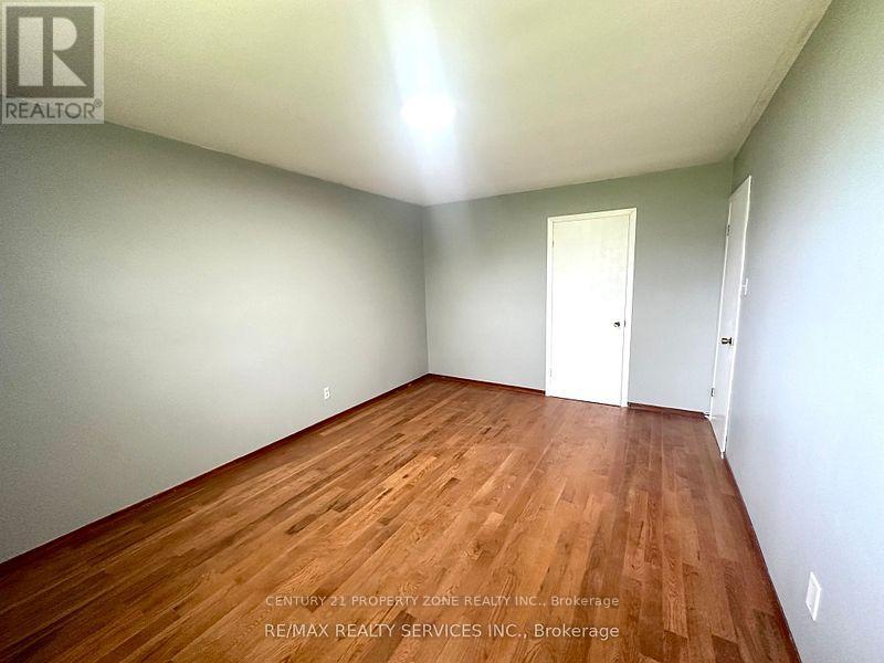 Upper - 7600 Middleshire Drive, Mississauga, Ontario  L4T 3S2 - Photo 14 - W12382115