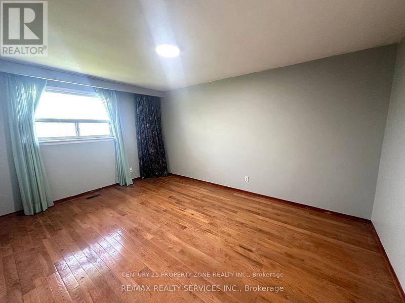 Upper - 7600 Middleshire Drive, Mississauga, Ontario  L4T 3S2 - Photo 15 - W12382115