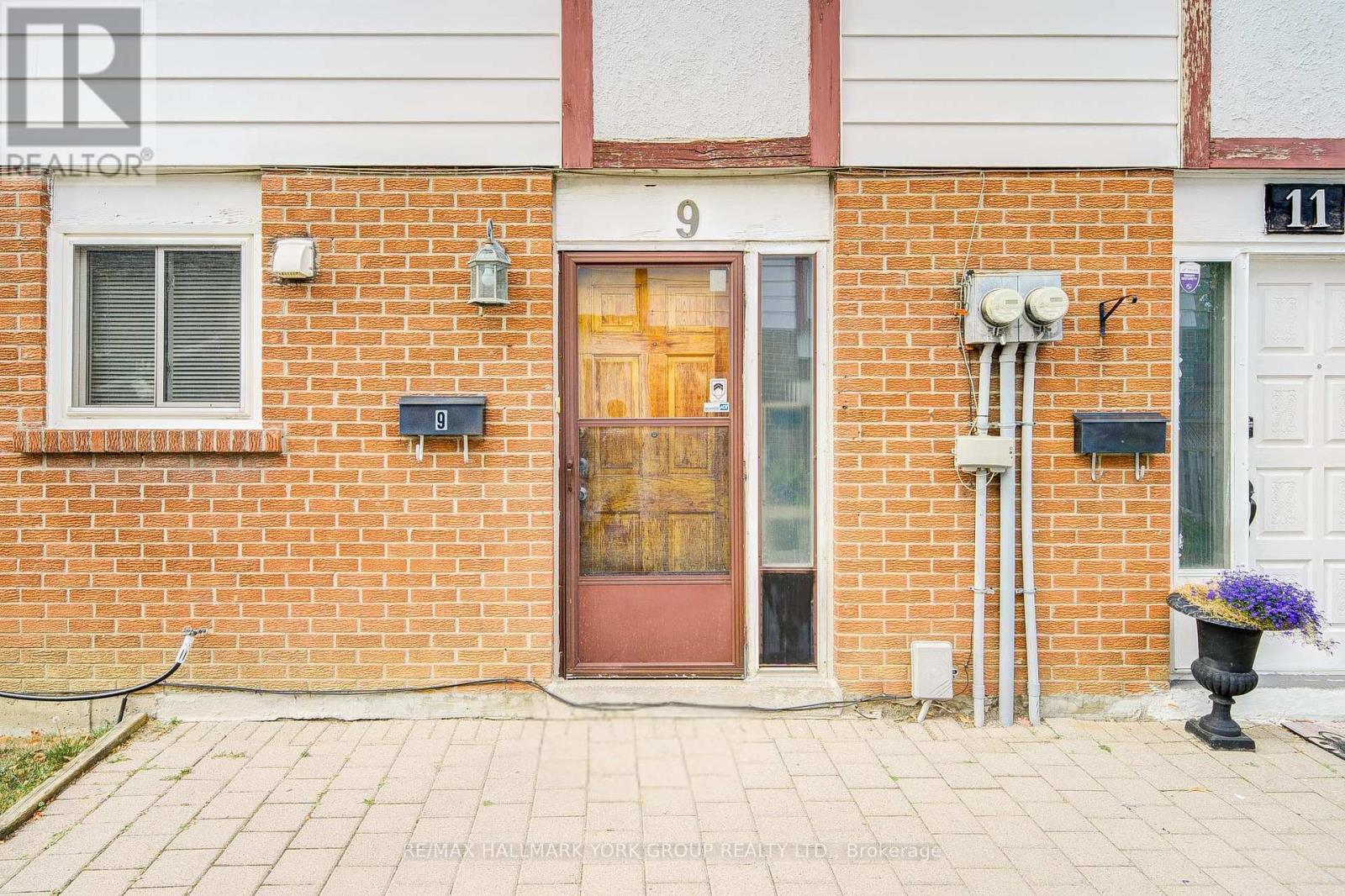 9 Bur Oak Way, Toronto, Ontario  M3L 2G3 - Photo 2 - W12417565