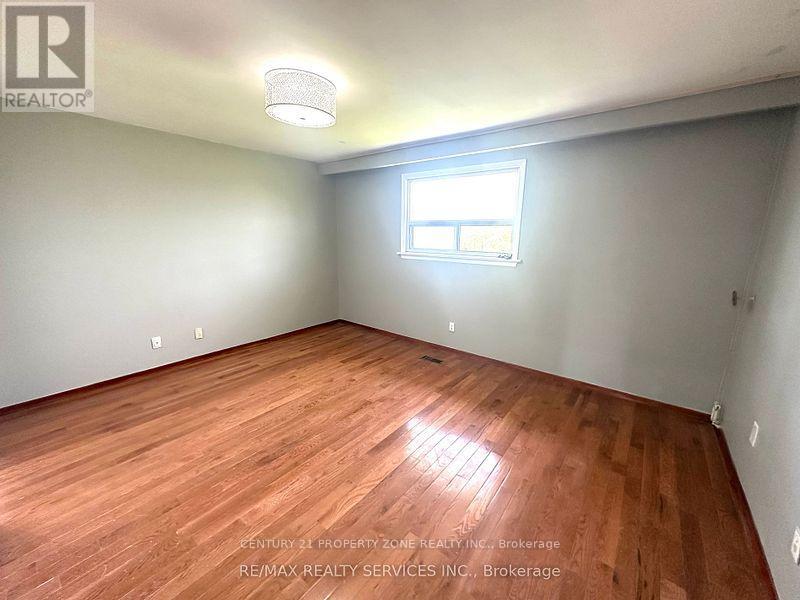 Upper - 7600 Middleshire Drive, Mississauga, Ontario  L4T 3S2 - Photo 8 - W12382115