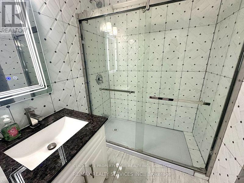 Upper - 7600 Middleshire Drive, Mississauga, Ontario  L4T 3S2 - Photo 9 - W12382115