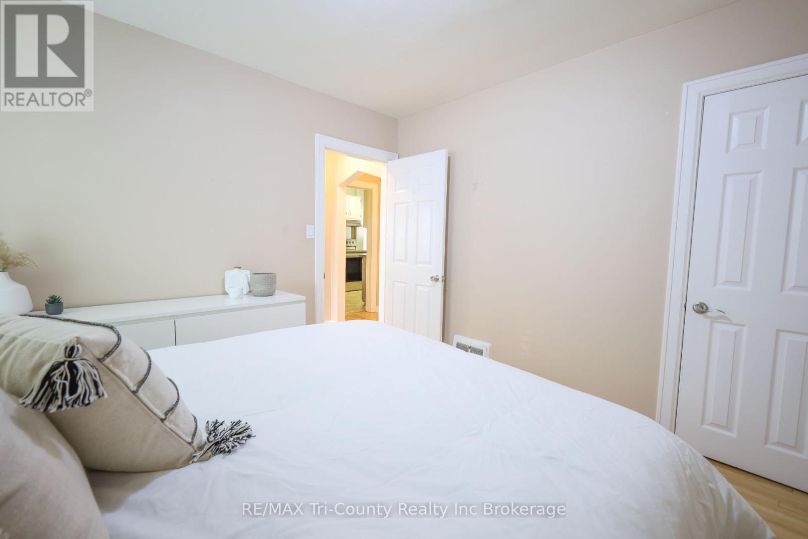 164 Fellner Avenue, London East, Ontario  N5W 4H1 - Photo 8 - X12419346