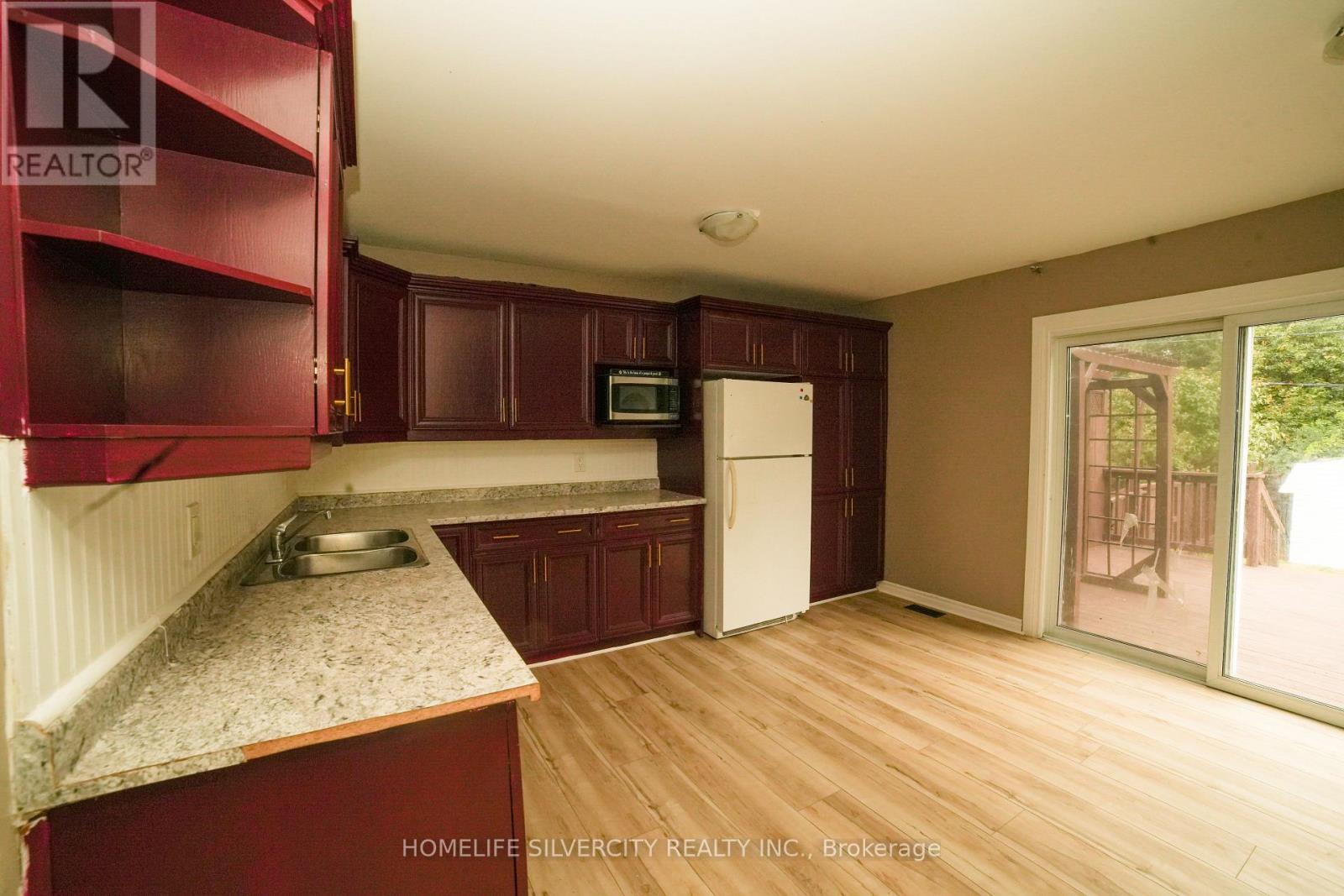 155 Shelley Drive, Greater Sudbury (Sudbury), Ontario  P3A 2S6 - Photo 12 - X12419205