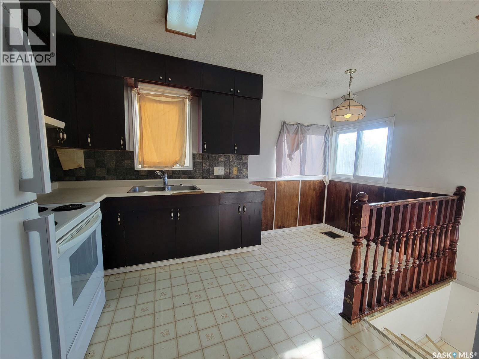 4901 Leader Street, Macklin, Saskatchewan  S0L 2C0 - Photo 11 - SK990388