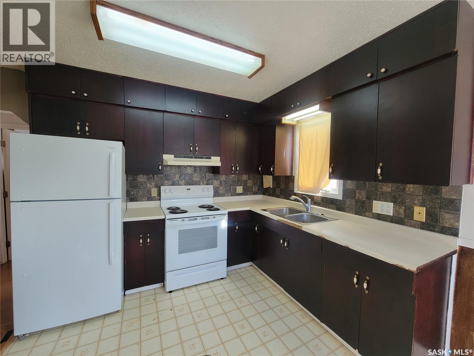 4901 Leader Street, Macklin, Saskatchewan  S0L 2C0 - Photo 7 - SK990388