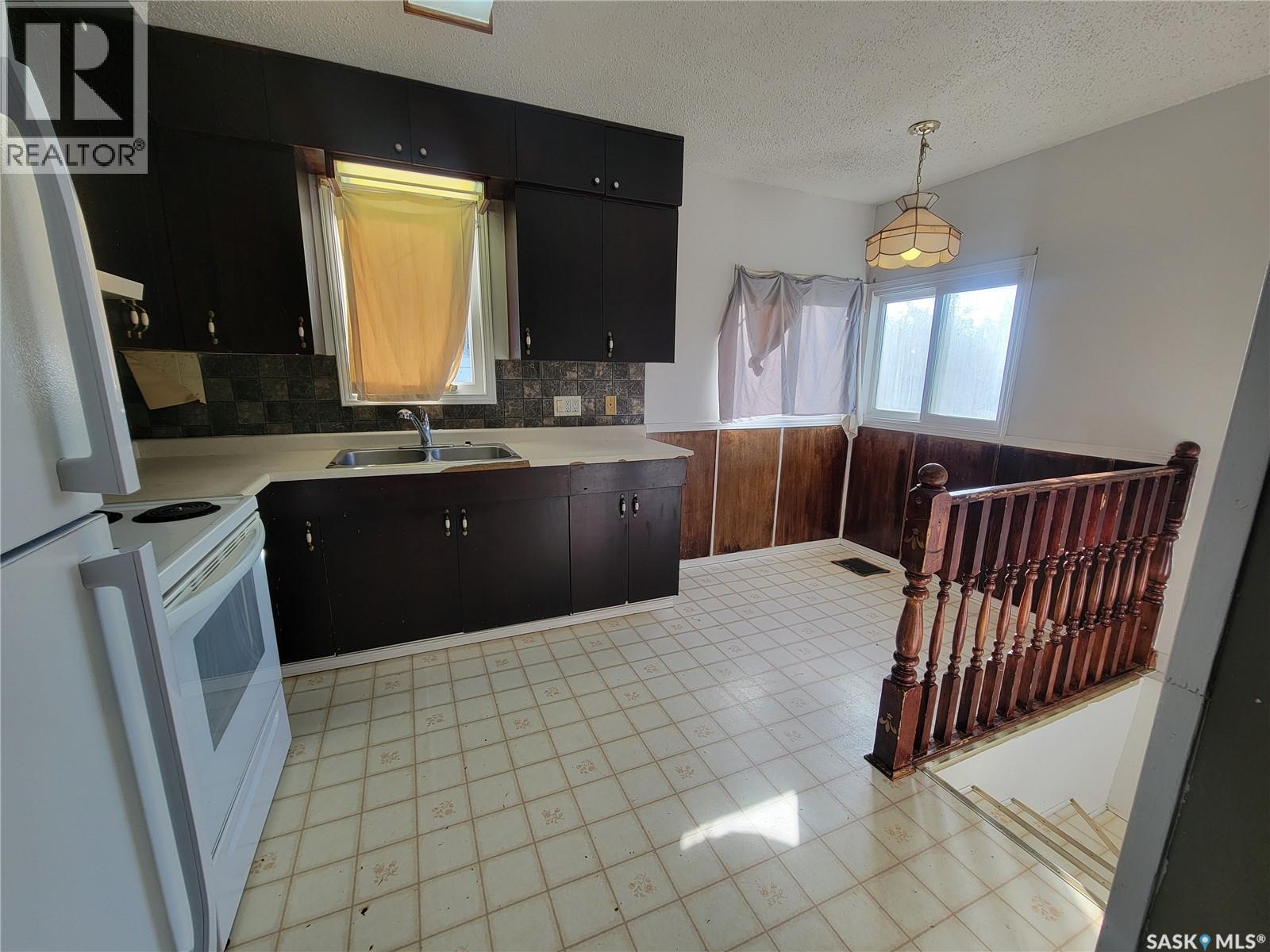 4901 Leader Street, Macklin, Saskatchewan  S0L 2C0 - Photo 6 - SK990388