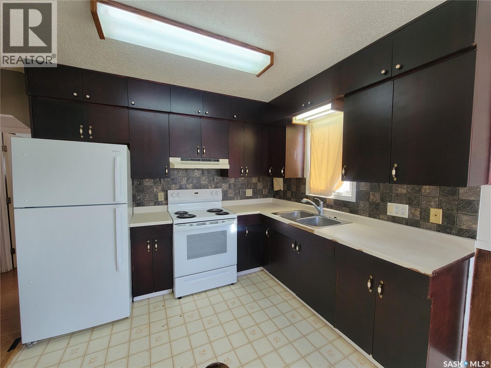 4901 Leader Street, Macklin, Saskatchewan  S0L 2C0 - Photo 8 - SK990388