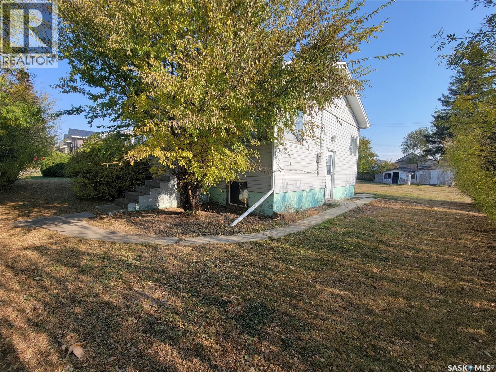 4901 Leader Street, Macklin, Saskatchewan  S0L 2C0 - Photo 32 - SK990388