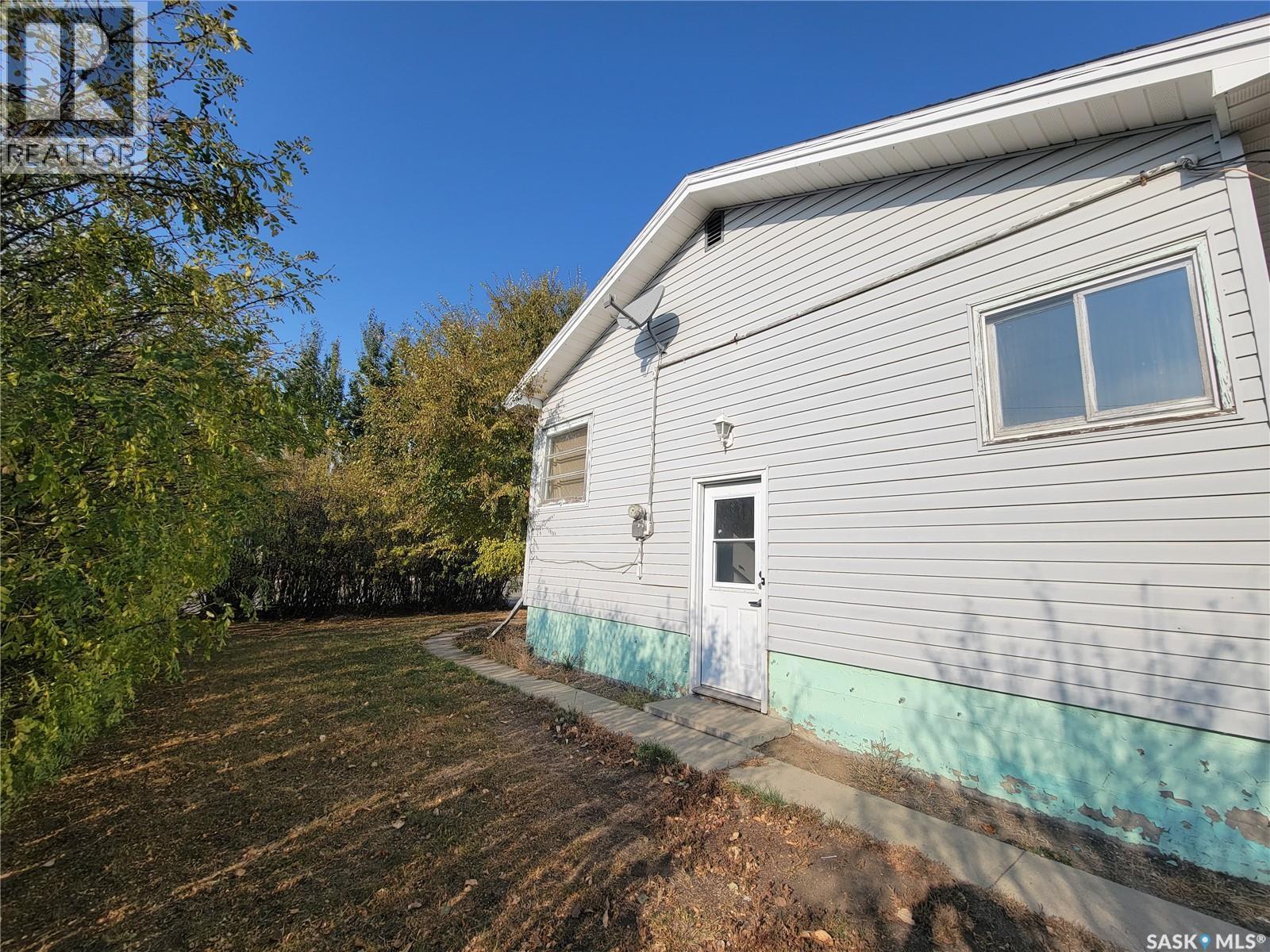 4901 Leader Street, Macklin, Saskatchewan  S0L 2C0 - Photo 30 - SK990388