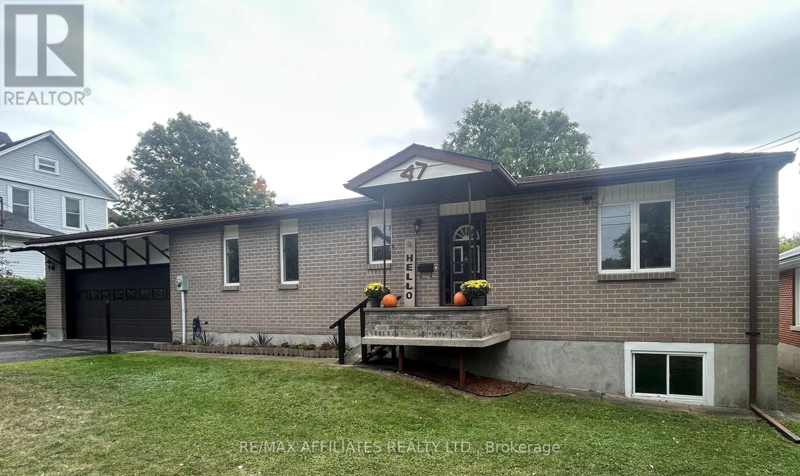 47 Gladstone Avenue, Smiths Falls, Ontario  K7A 1R8 - Photo 1 - X12336520