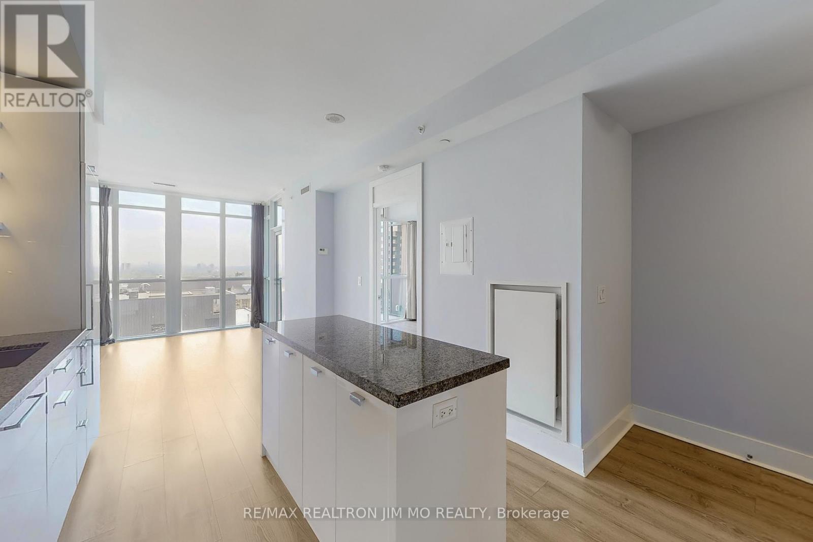 1706 - 32 Davenport Road, Toronto, Ontario  M5R 0B5 - Photo 4 - C12419246