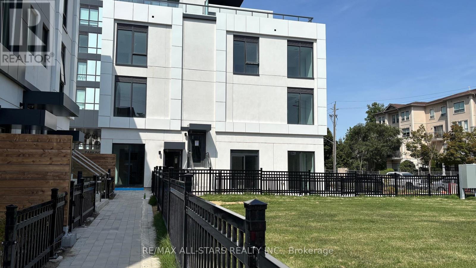 TH 5 - 16 GREENBRIAR ROAD, Toronto, Ontario