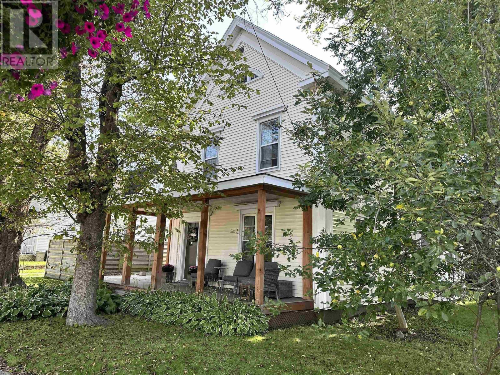441 Main Street, Liverpool, Nova Scotia  B0T 1K0 - Photo 1 - 202517916