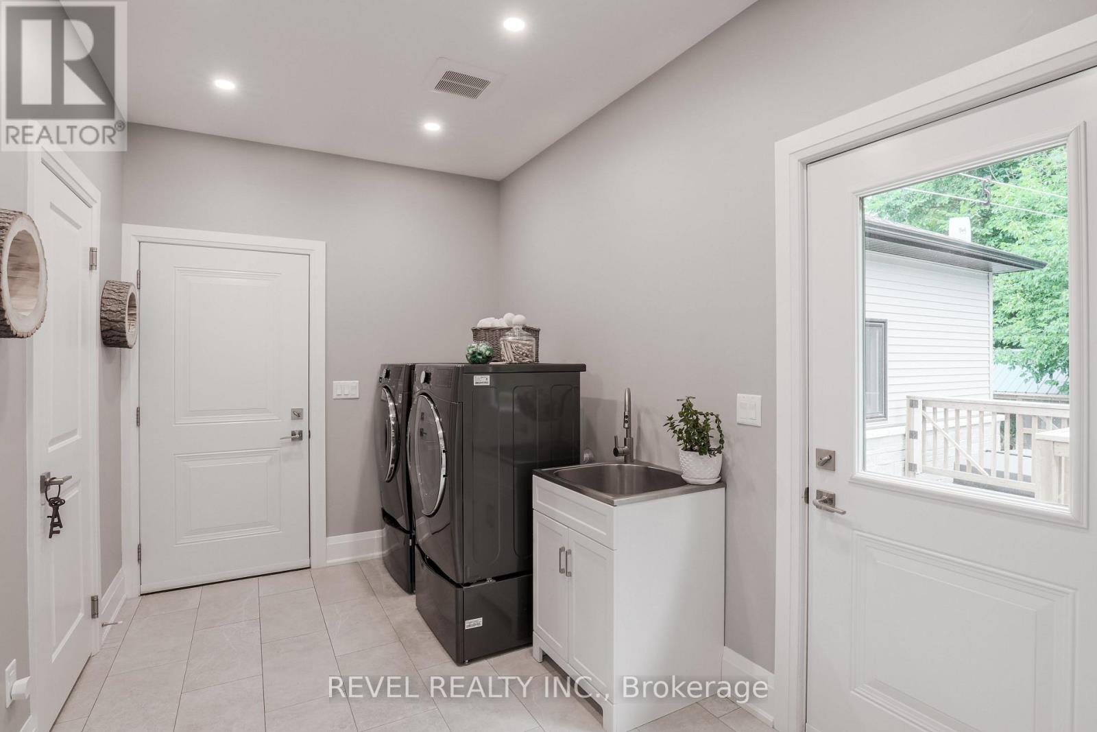 99 Kagawong Road, Kawartha Lakes, Ontario  K0M 1G0 - Photo 15 - X12419376